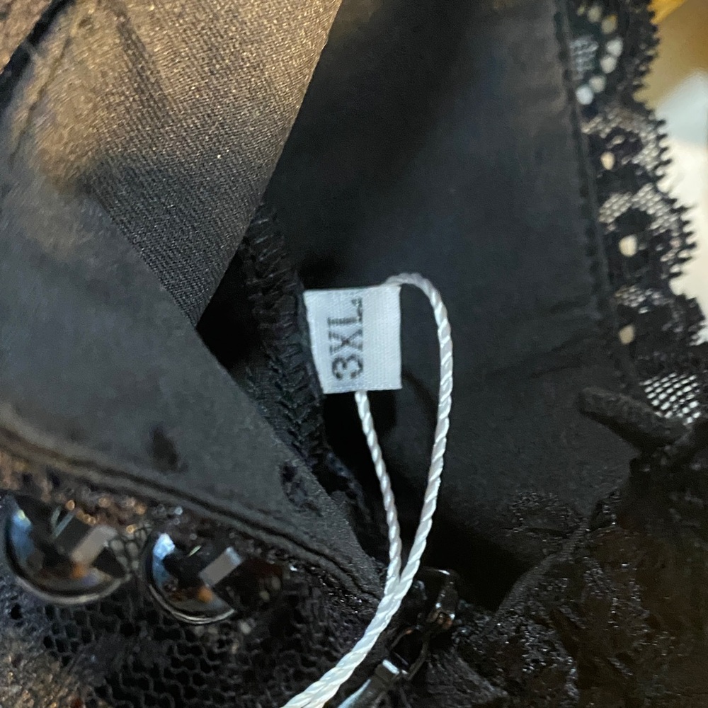 Elegant Strapless Black Dress with Lace Overlay - Picture 10 of 12